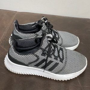 Adidas Kids boys girls sneakers running shoes. Cloudform. Size 6.5.